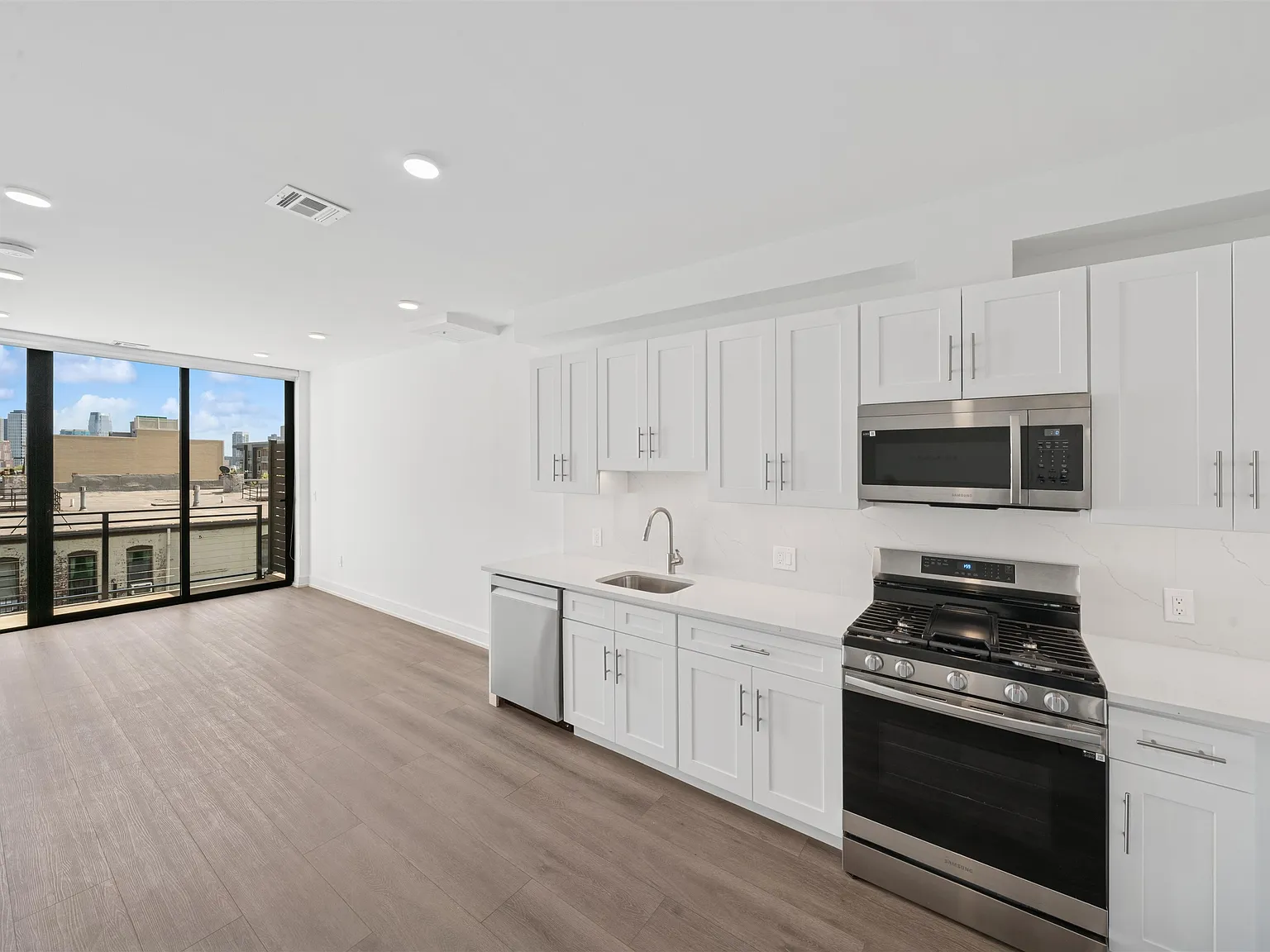 1 bed, 1.0 bath, 605 sqft, $2,895 — Photo 2