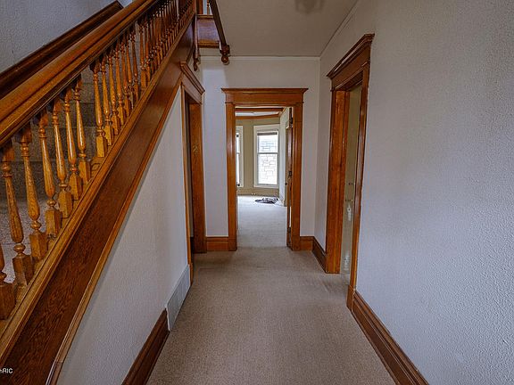 3rd image of 220 Franklin Ave