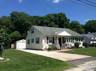 2775 Marratooka Rd, Mattituck, NY 11952
