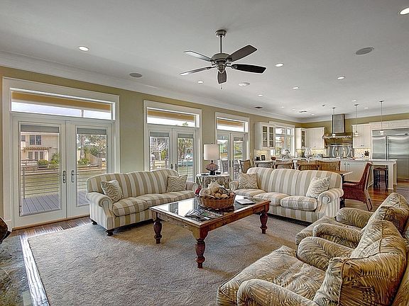 3rd image of 21 Bahama Dr