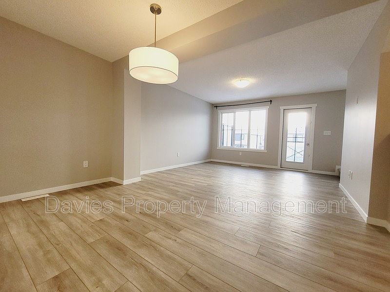 Edmonton Townhouse for rent - 3 Bedrooms — photo 4