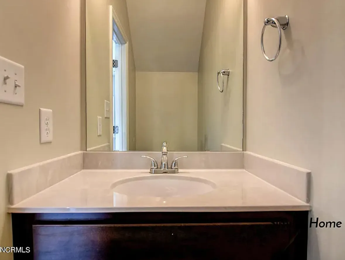 2 bed, 2.5 bath, 1120 sqft, $1,450 — Photo 2