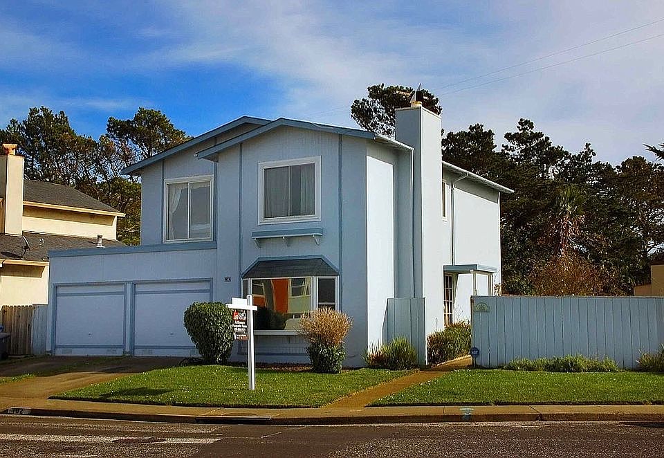 1st image of 102 Catalina Ave