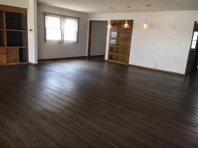 910 Manchester Dr — Photo 5