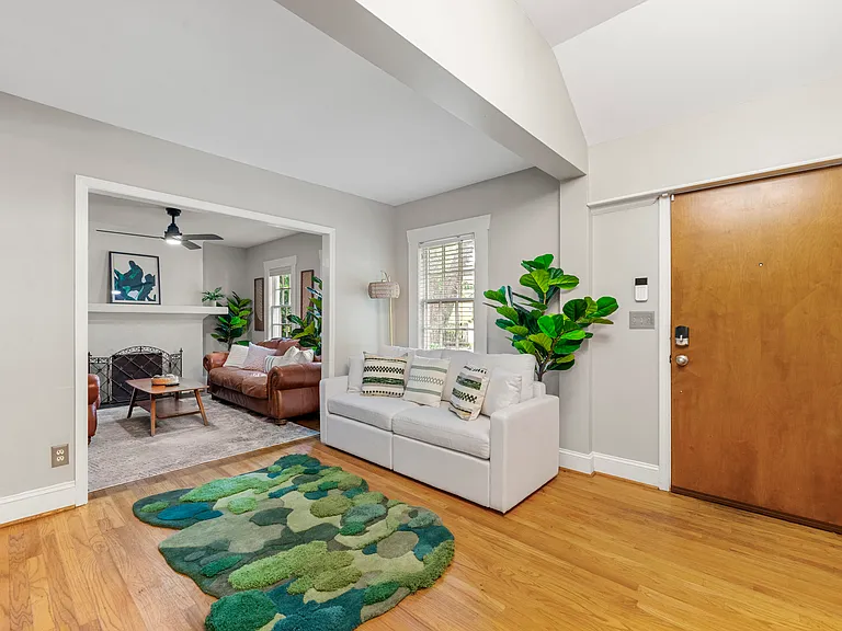 315 W Benson St — Photo 13