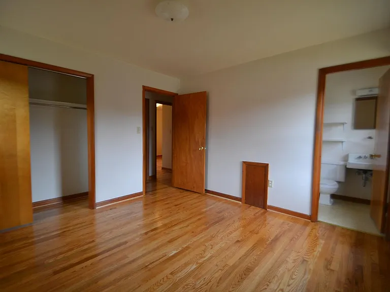 1111 Preston Dr — Photo 16