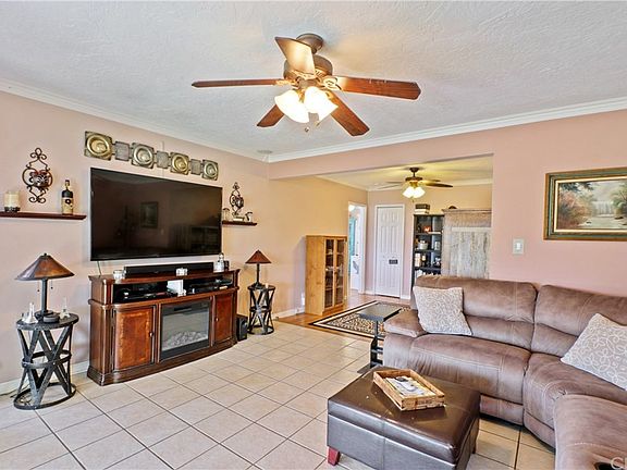 4th image of 15000 Cedarsprings Dr
