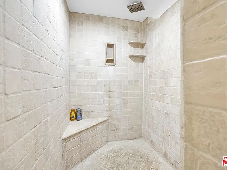 915 Edie Dr — Photo 28