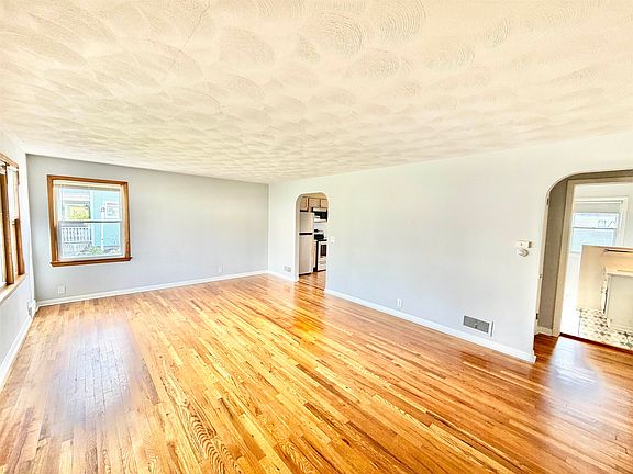 4th image of 20 S Ringold St