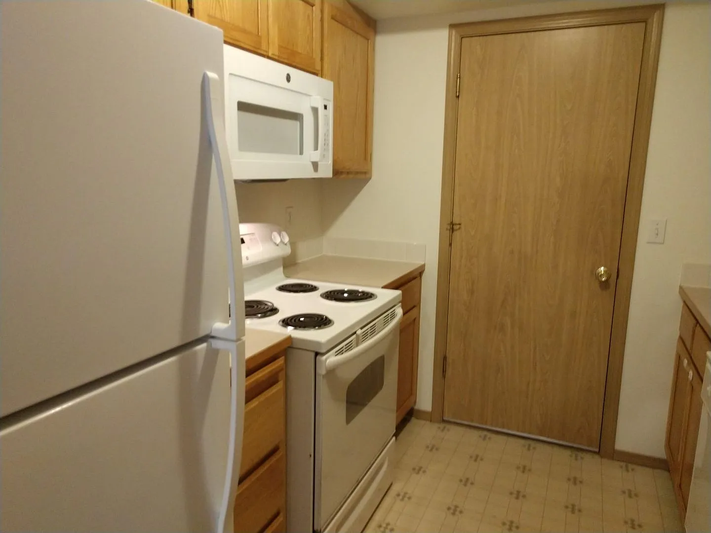 18822 Iris Ct — Photo 2