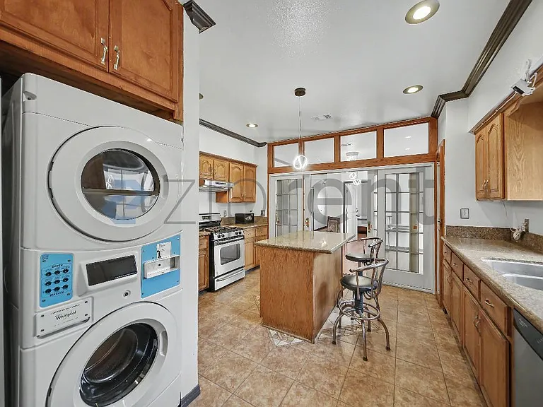 233 S Benton Way — Photo 15