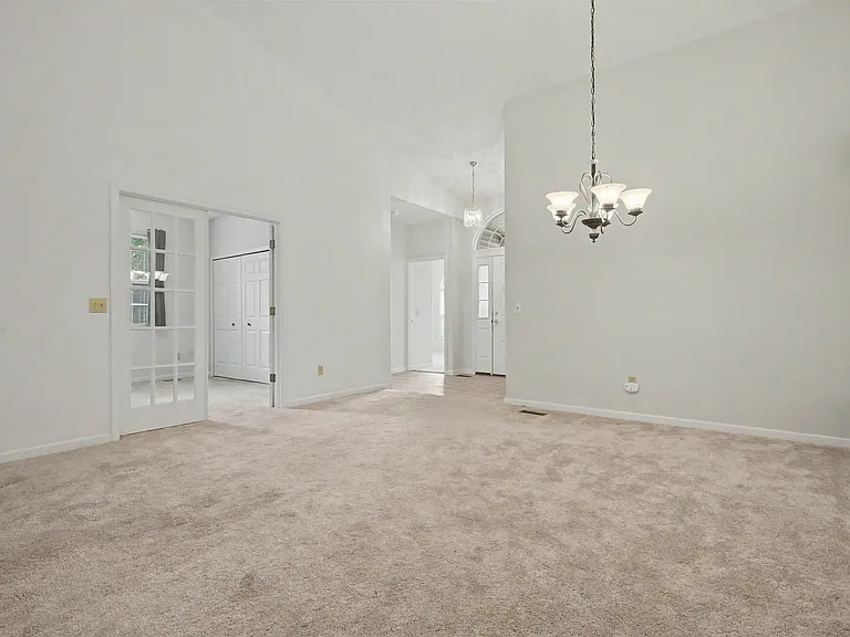 1379 E Main St — Photo 7