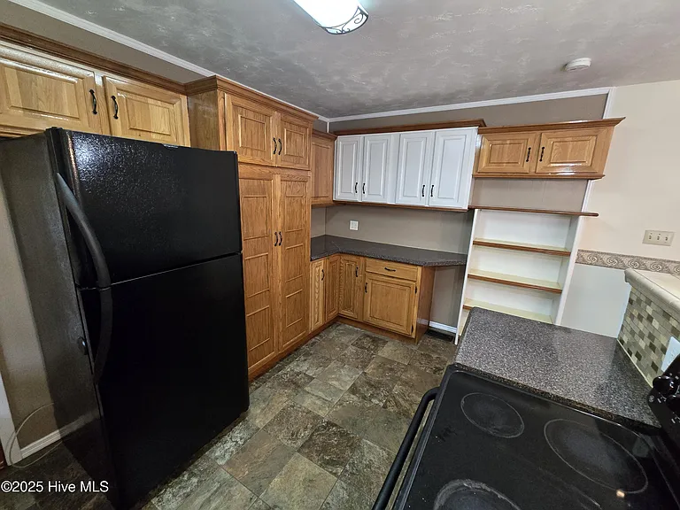 818 Williams St — Photo 9