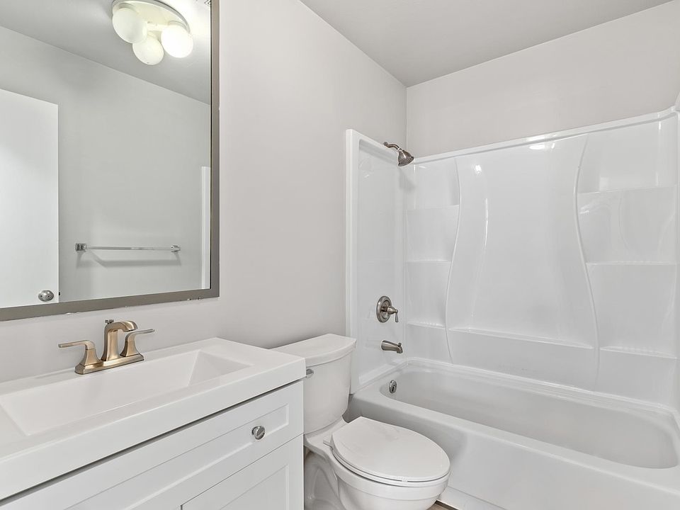Main Floor Full Bath