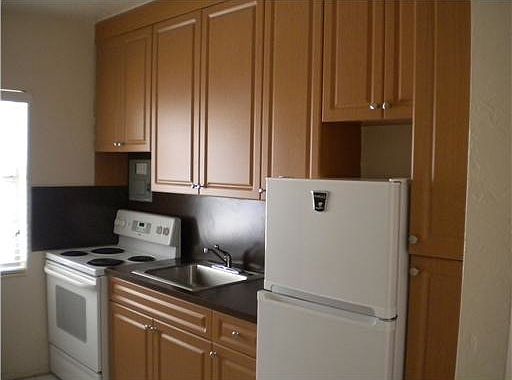 2nd image of 824 Salzedo St