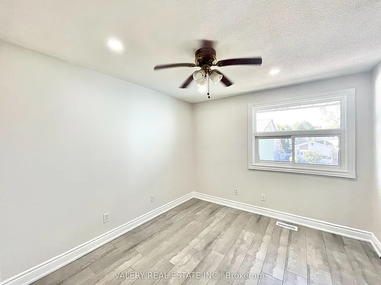 26 Homeland Ct — Photo 10