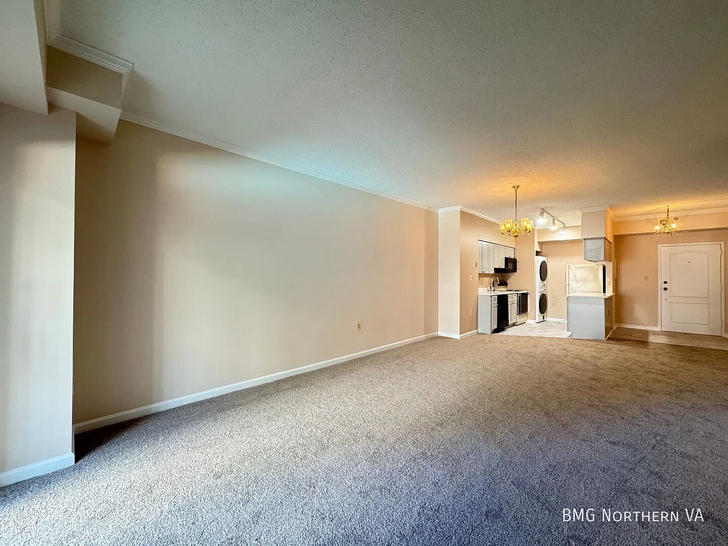 Vibrant 1 BR/1 BA Condo With Balcony In Amenity-Rich Bella Vista — Photo 3