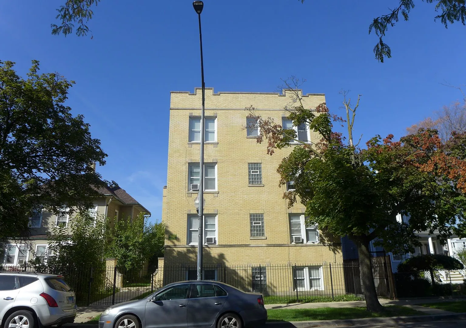 2050 Kostner — Photo 2