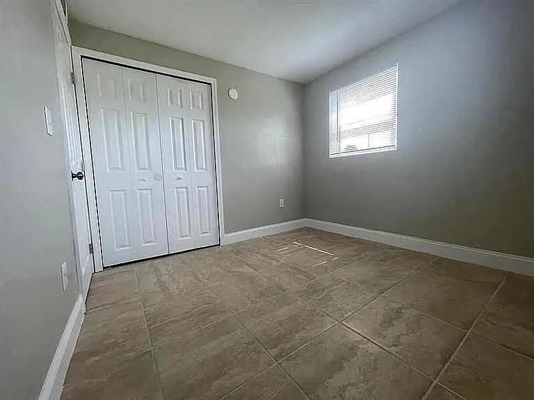 2505 Avenue L — Photo 8