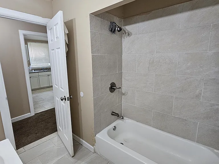 9273 Bedford St — Photo 9