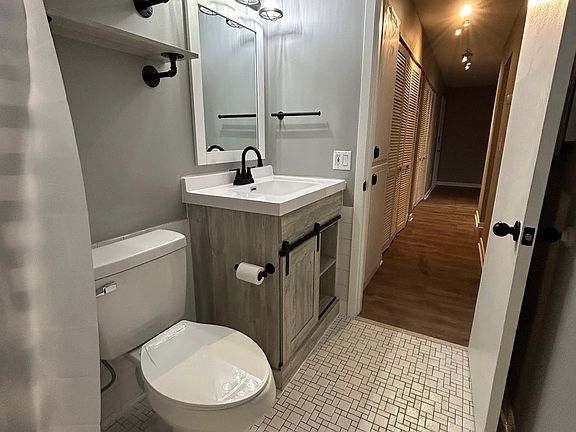 5th image of 4371 Wilshire Blvd #202