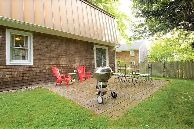 40 1/2 Roseneath Ave — Photo 2