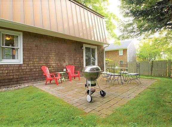 Quiet and private back yard with patio