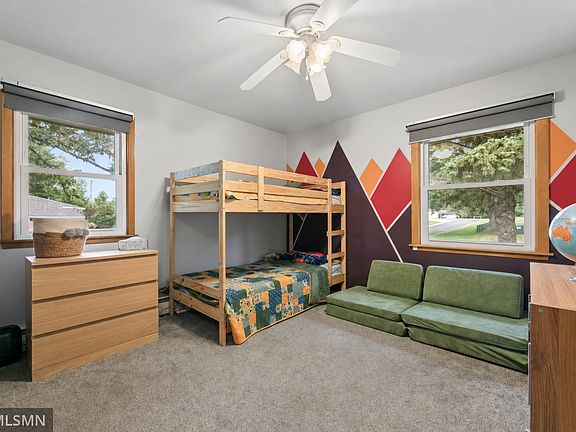 5th image of 204 4th St NE