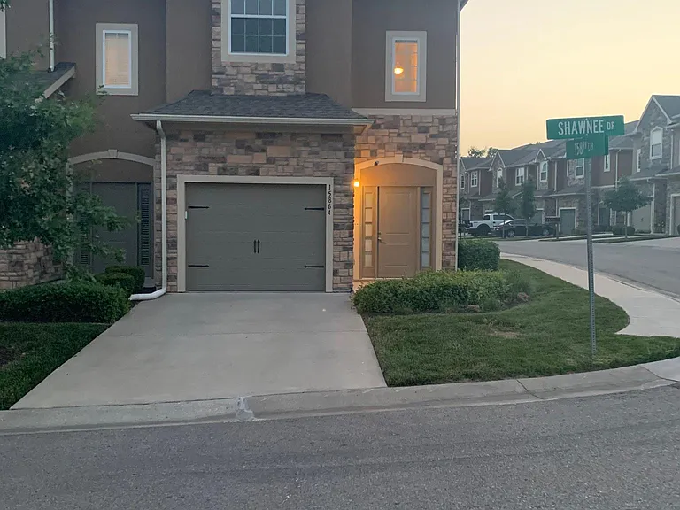 15864 Shawnee Dr — Photo 1