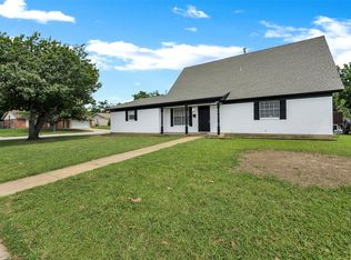 3651 Rough Creek Rd, Forest Hill, TX 76140