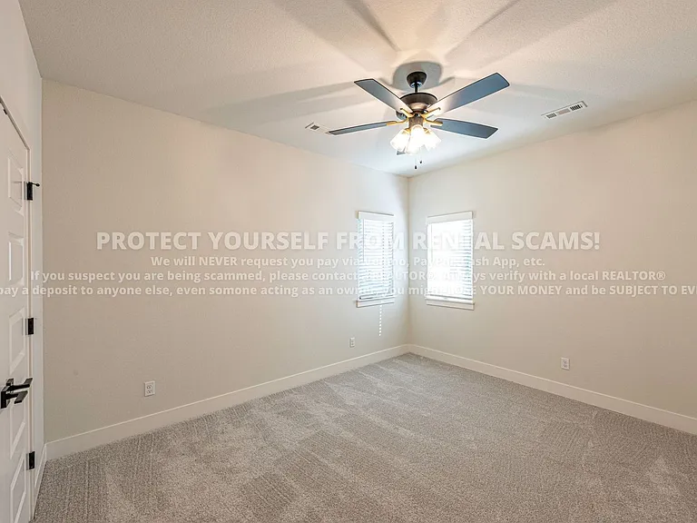 956 W Boone St — Photo 17