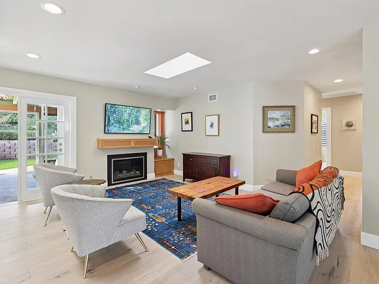 1767 Woodbine Pl — Photo 10