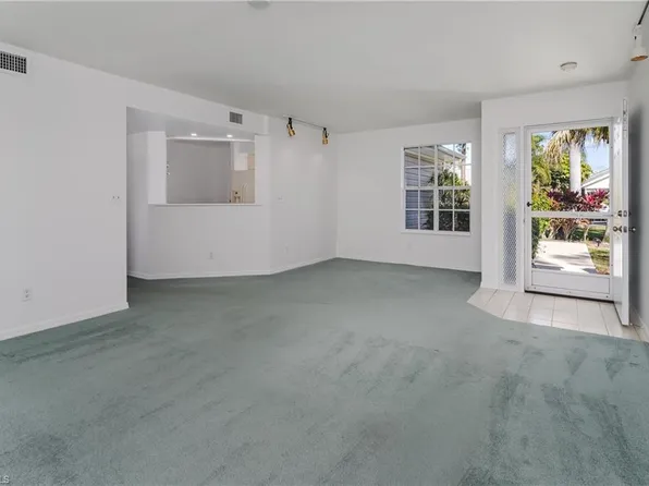 171 Bristol LN #B101, NAPLES, FL 34112