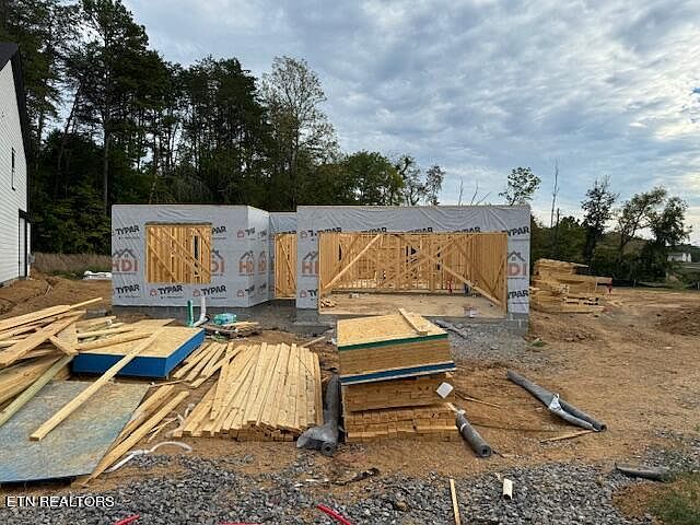 1st image of 1915 Melton Meadows Dr