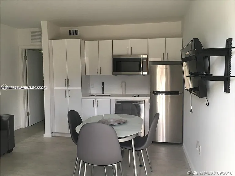 1601 Meridian Ave #110 — Photo 3