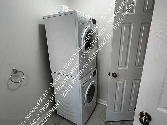 4th image of 121-123 N 9th St Office 1