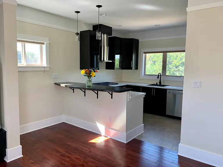 2412 Boundary St — Photo 2
