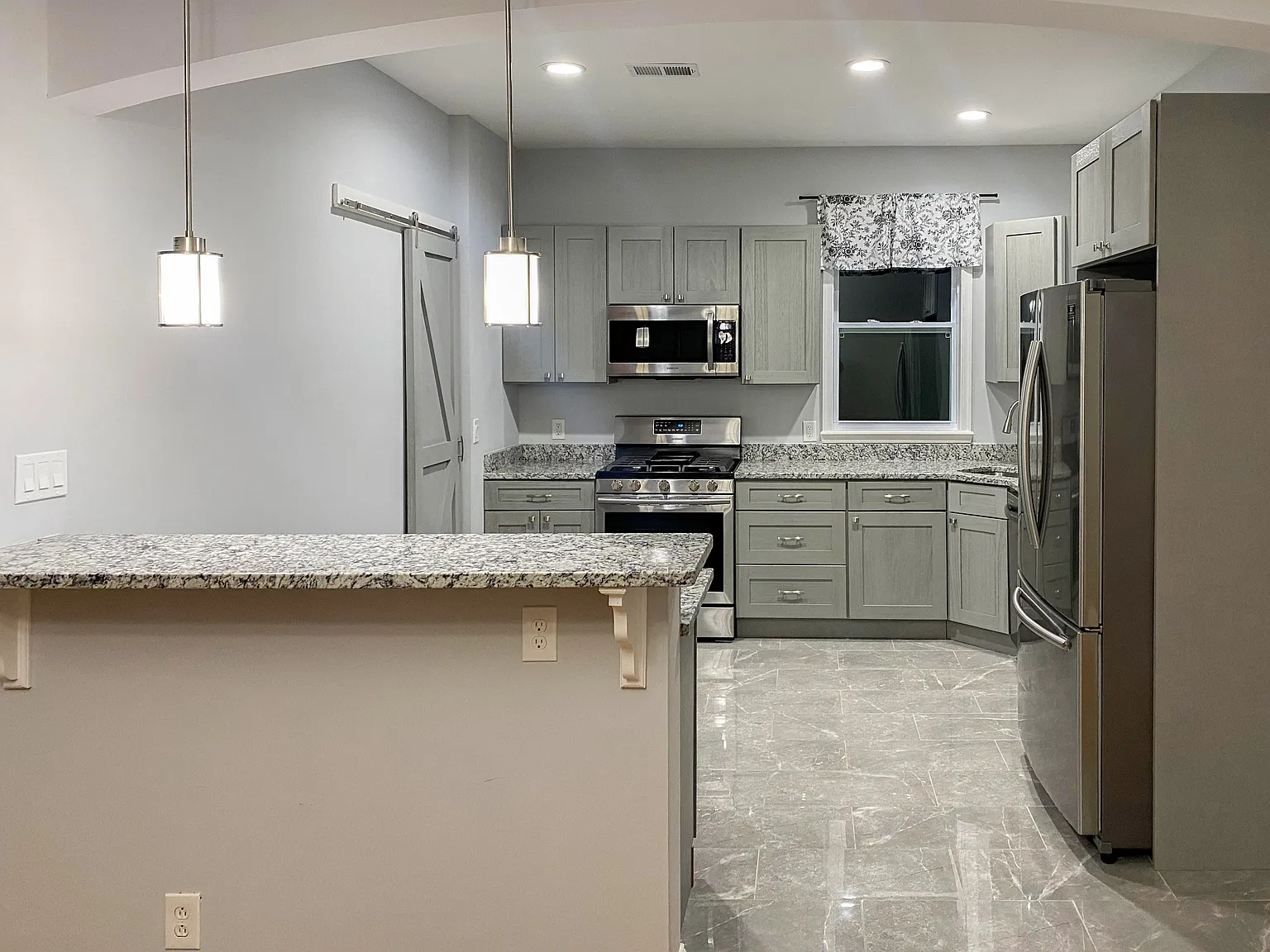 4 bed, 2.5 bath, 2040 sqft, $845 — Photo 3