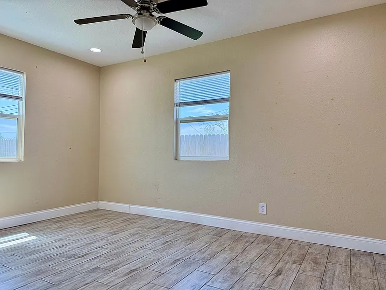609 Howard Dr — Photo 14