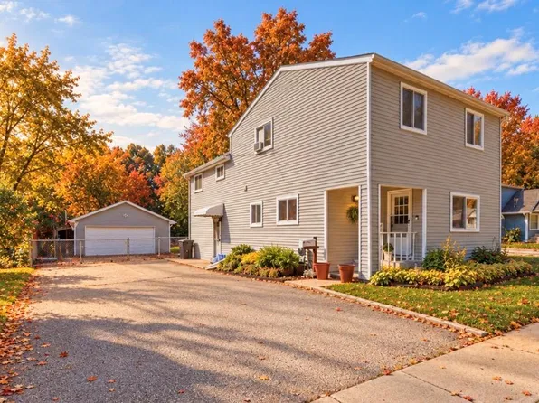 572 Atwater St, Lake Orion, MI 48362