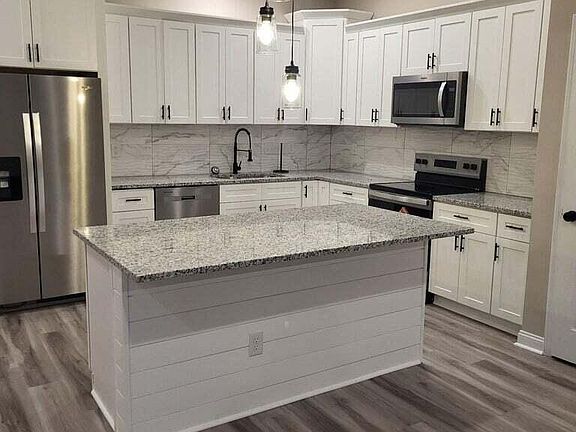 5th image of 33 Clara Ct