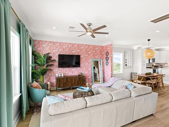 3rd image of 23114 Miramar Cir