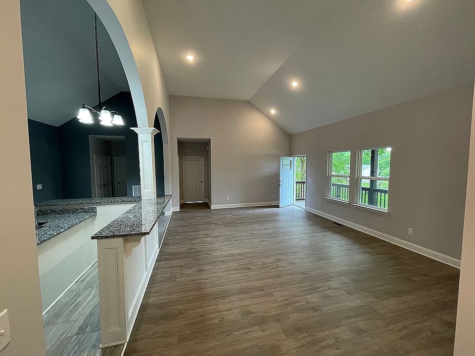 1st image of 102 Tanner Cir
