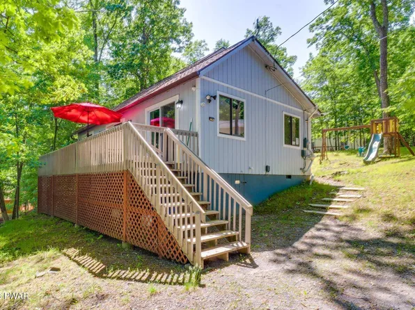 111 Park Ct, Bushkill, PA 18324