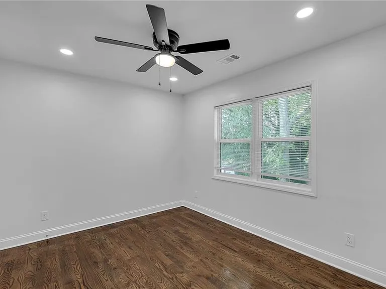 319 Stokes Ave — Photo 13