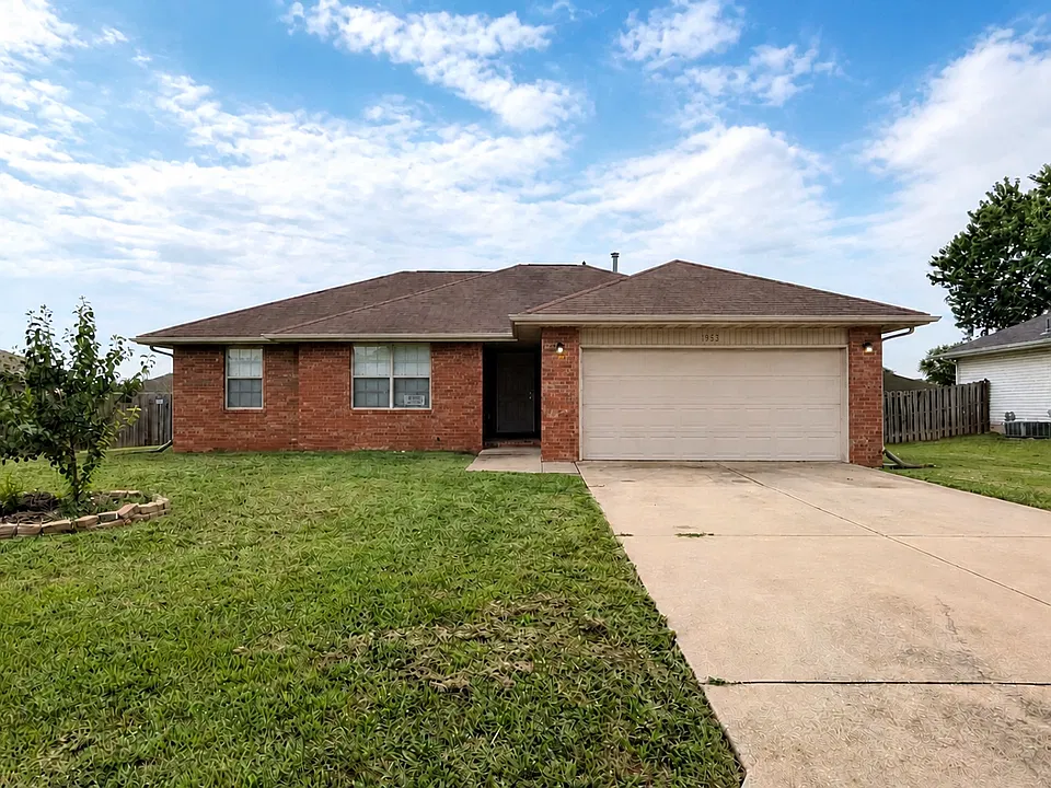 553 Chandler Ave