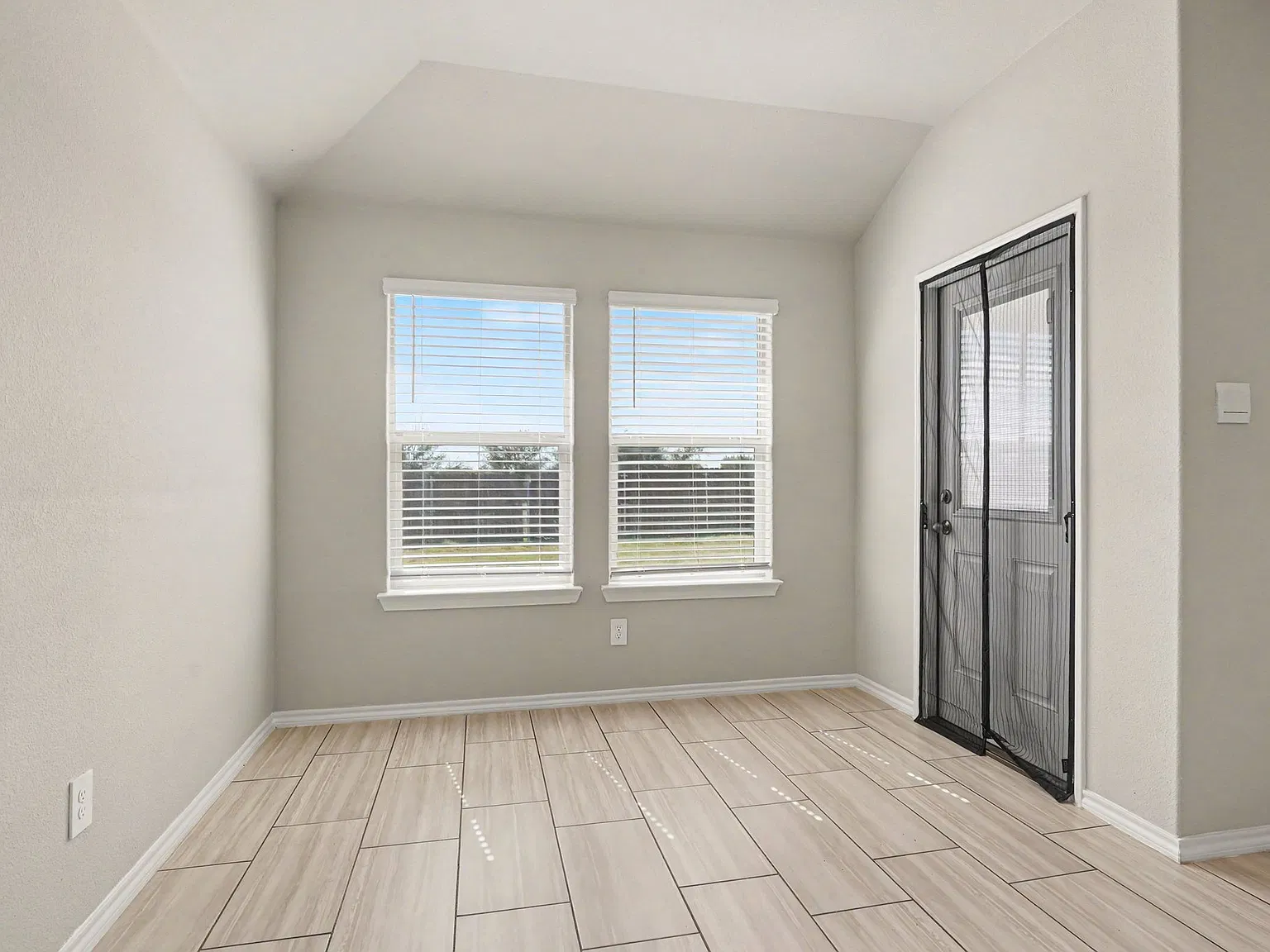 3 bed, 1447 sqft, $2,300 — Photo 4