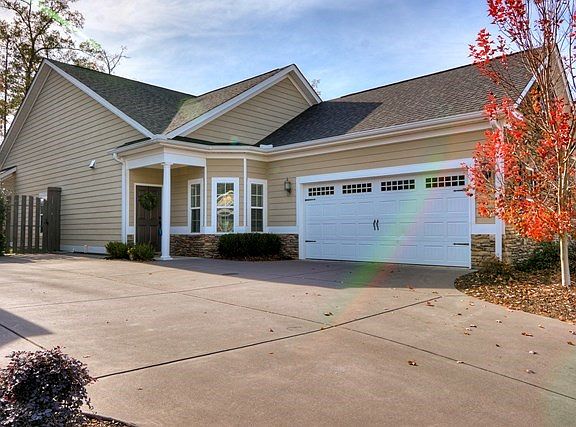 3rd image of 3801 Amberley Dr