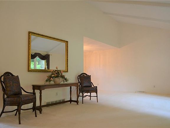 5th image of 33493 Cromwell Dr