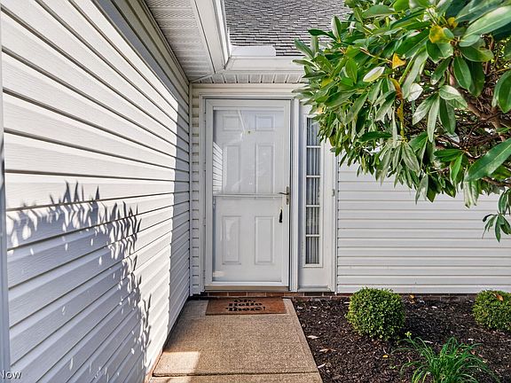 2nd image of 208 Harbor Ridge Ln
